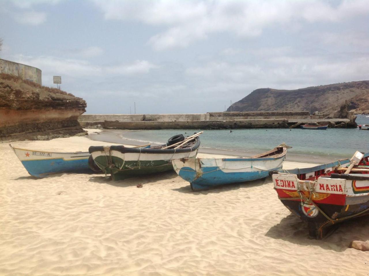 Casa Cabral : Big Apartment Next To The Beach Tarrafal  Esterno foto