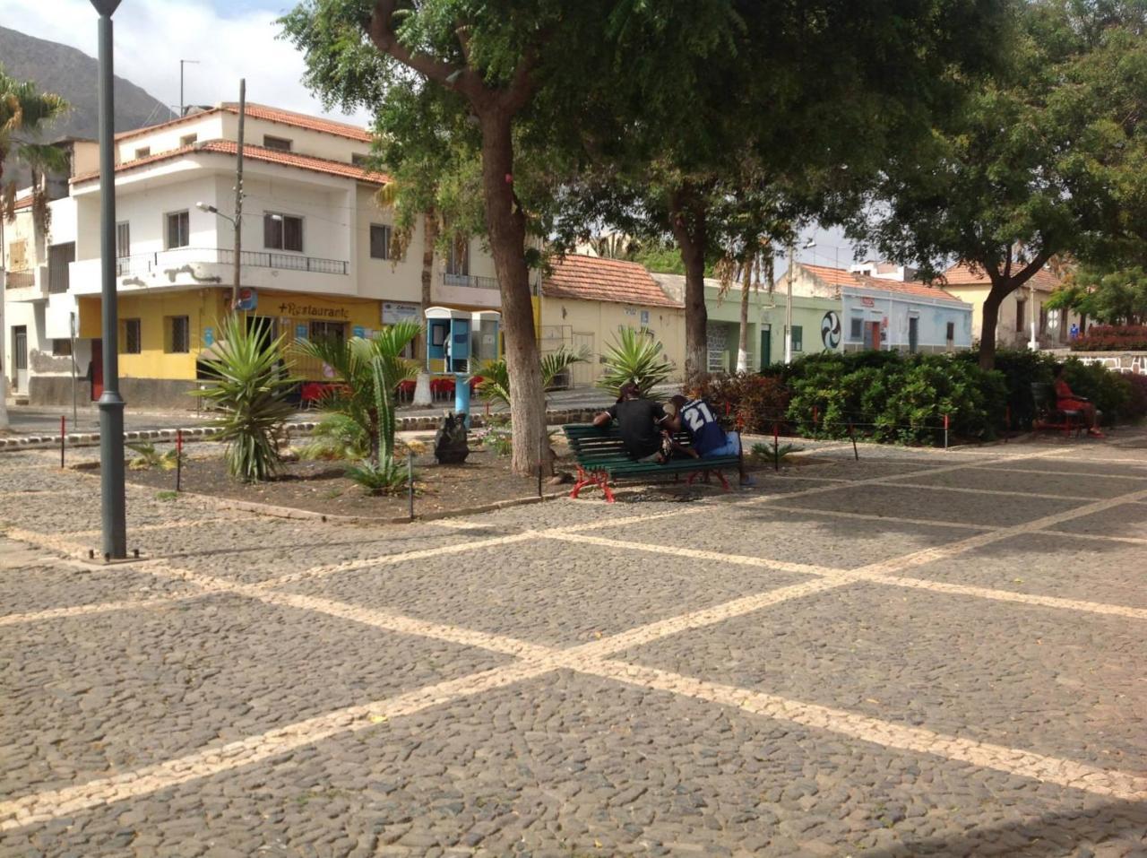Casa Cabral : Big Apartment Next To The Beach Tarrafal  Esterno foto