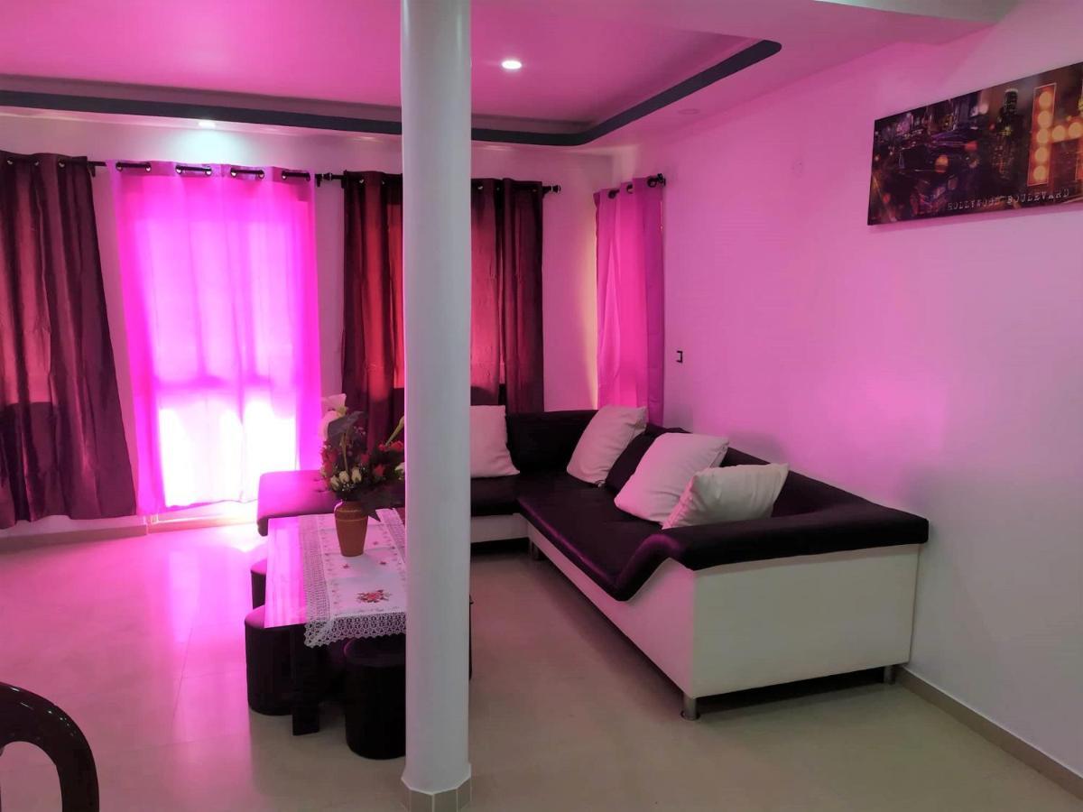 Casa Cabral : Big Apartment Next To The Beach Tarrafal  Esterno foto